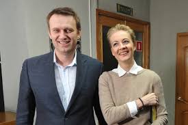 Подробная биография жены оппозиционного политика алексея навального юлии борисовны навальной. Vy Prosto Ej Zaviduete Kak Storonniki Navalnogo Otvechayut Na Vopros O Dorogih Veshah Ego Zheny Anastasiya Mironova Yandeks Dzen