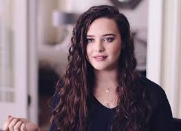 Katherine Langford Aka Hannah Baker On 13 Reasons Why Beauty Full Girl Hannah Baker Thirteen Reasons Why Permed Hairstyles