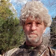 What are some great places to stay in Cody close to town?