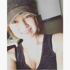 Andrea Kinser's Instagram, Twitter & Facebook