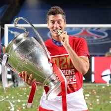 Robert lewandowski is a polish professional footballer who plays as a striker for bundesliga club bayern munich and is the captain of the poland national . Fc Bayern Munchen Ù…ØªÙÙˆÙ‚ Ø§ Ø¹Ù„Ù‰ Ù…ÙˆÙ„Ø± ÙˆÙƒÙŠÙ…ÙŠØ´ Ø±ÙˆØ¨ÙŠØ±Øª Ù„ÙŠÙØ§Ù†Ø¯ÙˆÙØ³ÙƒÙŠ ÙŠØªÙˆØ¬ Ø¨Ø¬Ø§Ø¦Ø²Ø© Ø£ÙØ¶Ù„ Ù„Ø§Ø¹Ø¨ ÙÙŠ Ø£Ù„Ù…Ø§Ù†ÙŠØ§ 2020 ØªÙ‡Ø§Ù†ÙŠÙ†Ø§ ÙŠØ§ Robert Lewandowski Https Fcbayern Com 981wz Facebook