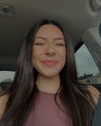 Danielle Bacon's Instagram, Twitter & Facebook