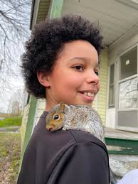 Hide your nuts, the cuteness thief is here! 😜🌰