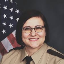 Distinguish Manager vs Leader in Operations Research