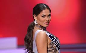El evento central del miss universo 2021 se transmite en los estados unidos vía fox y telemundo, y para latinoamérica el certamen se emite por el canal tnt (102 movistar tv y 702 claro). Hrhwgss1avsffm