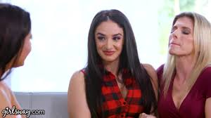 تتحول منافسة التقبيل إلى تدفق شديد - مجموعة أفلام سكس مجانية- Big Ass  Monster porn - bigassmonster.com