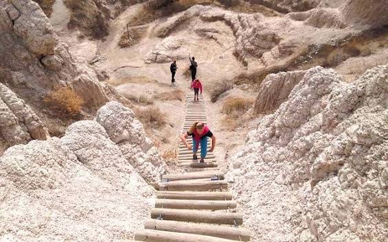 Private Tours of the Badlands | Black Hills Adventure Tours | SD