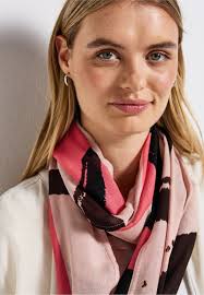 Lightweight patterned scarf