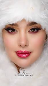 همیشه میگم، میکاپ برای من بوم نقاشی برای ابراز حس درونی منه…. و این میکاپ  رو الهام گرفته از حس سرما و رفتن به پیشواز زمستون بود😍❄️🤍, ., ., تو بهم  بگو حسی که از این میکاپ گرفتی چی بود😌❤️‍🔥, ., ., ., ...