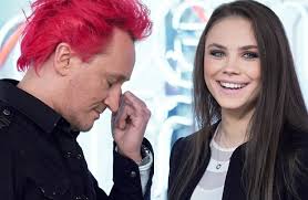 Ona jest spoza muzycznej branży, to bardzo spokojna dziewczyna i jest wpatrzona w michała jak w obrazek, a on to lubi. Do Niedawna Michal Wisniewski Byl Laczony Z 21 Letnia Agata Buczkowska Wokalistka Ich Troje Pokazala Jednak Zdjecia Z Chlopakiem