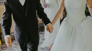 Bilder finden, die zum begriff hochzeitskleid passen. Hochzeitsflop Wenn Die Schwiegermutter Bei Der Eigenen Trauung Im Brautkleid Erscheint Stern De