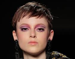 Trend stufenschnitt für via www.stylefrauen.de. Frisuren Trends 2019 Diese Haarfarben Und Schnitte Sind Angesagt Wunderweib