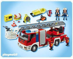 La cabine du camion a deux places. Http Media Playmobil Com I Playmobil 4820 A Product Box Back Camion Pompier Pompier Miniatures Pour Maison De Poupee