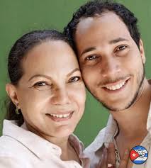 👉Denys Ramos y Luisa Mira Jiménez han interpretado madre e hijo más de una  vez, ¡y no es para menos! No solo por su gran talento, sino porque también  tienen un aire