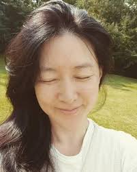 Lý do vì sao Lee Young Ae dù để mặt mộc, lộ dấu hiệu lão hóa vẫn được khen  ngợi hết lời?