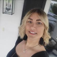 Hi I was wondering how long it takes for regrowth in hair to start showing  after u bleached it how long it takes to grow back