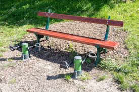 Choose from contactless same day delivery, drive up and more. Bank In Einem Aussenpark Mit Pedalen Fur Sport Lizenzfreie Fotos Bilder Und Stock Fotografie Image 76303512