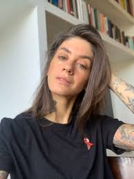 Dominique Holmes's Instagram, Twitter & Facebook