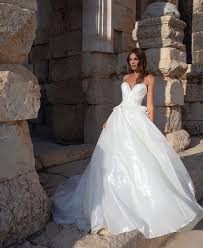 This Liquid Organza Realcollection Wedding Dress By Pninatornai Is Classic With A Twist In 2020 Pnina Tornai Wedding Dress Ball Gowns Wedding Pnina Wedding Dresses