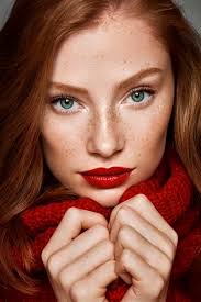 Magenta hair and soft makeup Tamara Williams Photographer In Stuttgart Germany Photographer Stuttgart Red Hair Blue Eyes Red Hair Green Eyes Beautiful Freckles