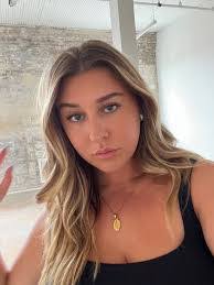 Vanessa Leone's Instagram, Twitter & Facebook