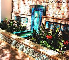 Wasser Im Garten Orientalisch Design Fliesen Brunnen Tuerkis Blumenbeet Wasser Im Garten Spanischer Hof Hauser Im Spanischen Stil