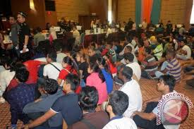 Sesetengah pekerja asing menggunakan program pekerja tetamu di negara yang mempunyai prospek pekerjaan yang lebih disenangi daripada negara asal mereka. Imigrasi Malaysia Operasi Pekerja Ilegal Portal Berita Antara Kuala Lumpur Antarakl