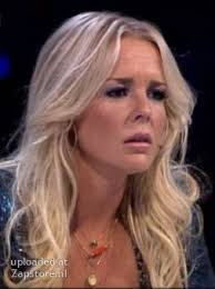 Chantal janzen gaat voor haar nieuwe magazine &c uit de kleren. Chantal Janzen