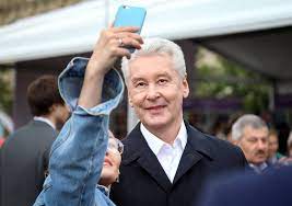 Решение мэра москвы сергея собянина о введении очередных коронавирусных ограничений собянин сейчас подложил «хорошую свинью» вот этим своим решением всей партии власти. Sergej Sobyanin Sdelal Zayavlenie Otnositelno Zakrytiya Moskvy Iz Za Pandemii