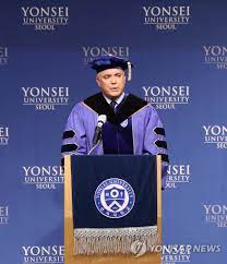 Márquez recibe su doctorado de Yonsei | AGENCIA DE NOTICIAS YONHAP