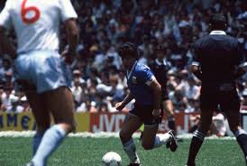 Gritalo como la primera vez la mano de dios y el gol del siglo se reproducirán en miles de dispositivos, en todo el mundo, durante la. Fifa Y Pes Recrean El Gol De Maradona A Los Ingleses Excelsior