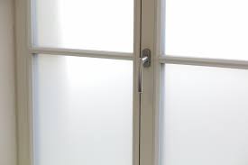 This badezimmer fenster mit omamentglas graphic has 8 dominated colors, which include aged chocolate, bazaar, burnt grape, sunny pavement, uniform grey, silver, snowflake, black cat. Satiniertes Glas Arten Kosten Moglichkeiten