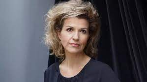 Enfant prodige du violon, découverte par herbert von karajan, elle aborde avec aisance tous les répertoires de bach à penderecki et s'est imposée comme l'une des plus grandes violonistes de son. Anne Sophie Mutter Joins San Francisco Symphony As Artist In Residence Playbill