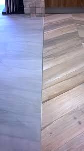 perfil de acero inoxidable que puede utilizarse como divisor de pisos en el mismo nivel y para unir diferentes ti pisos piso interiores proyectos de mobiliario