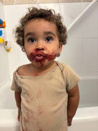 Late Easter post 🐣 Leah B & Mikaela ❤️🐣 Gracias Dios por permitirnos  tenerlas con nosotros 🙏🏼. El amor que sentimos por nuestras niñas es  muuuuuuy grande ❤️ ( ya entiendo a