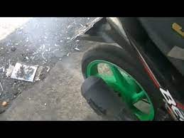 Cara mengkilapkan bodi motor matic yang kusam biar seperti baru ternyata bisa lo dilakukan cukup dengan minyak kayu putih. Bongkar Beat Keluar Asap Cari Tau Penyebab Mesin Motor Keluar Asap Youtube
