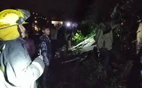 El derrumbe ocurrió cerca de las 16 horas luego de que el segundo piso de un inmueble colapsara, dejando sepultados a un grupo de trabajadores que se encontraban. En Puebla Mueren Seis Tras Derrumbe De Casa Por Deslave De Cerro