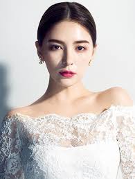 发现8 条Wedding dress 点子| 婚紗、婚禮、禮服以及更多