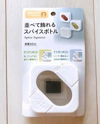 100均のおすすめ調味料入れ特集 おしゃれで統一感が出る使いやすい容器が勢揃い folk 100均 スパイスボトル 調味料入れ