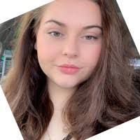 Sara Overton's Instagram, Twitter & Facebook