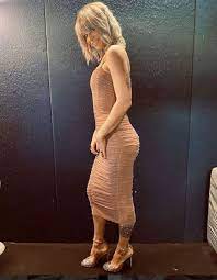 Ella fue la ganadora de la edición 2009 del concurso de talentos amici di maria. Amici 19 Alessandra Amoroso Incanta Con L Abito Nude Il Prezzo