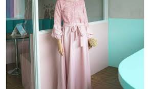 Jual model baju batik modern untuk pesta remaja di lapak sumber gambar : 15 Model Baju Kondangan Buat Kamu Tampil Kekinian Dan Gaya