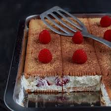 Gateau De Petits Beurre Aux Framboises Recette Gateau Petit Beurre Gateau Sans Cuisson Gateaux Et Desserts