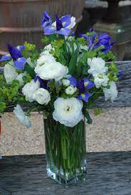 White Ranunculus Iris And Bupleurum Spring Flower Arrangements Flower Arrangements Center Pieces Iris Flowers
