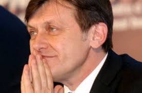 Din martie 2009 pana in iulie 2012, a fost presedintele pnl. Cv Avere Interese Cine E Crin Antonescu Dobrogeanul Care Vrea SÄƒ Fie Presedinte Documente