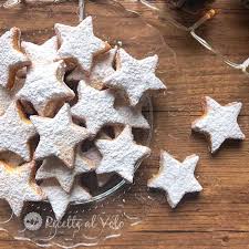 Per i nodini allo zucchero e cannella: Biscotti Di Natale A Forma Di Stella Ricette Al Volo