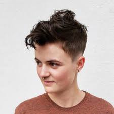 They tend to toe the line between feminine and it looks especially killer if you have naturally curly hair like the photo. 13 Modern Androgynous Haircuts For Everyone