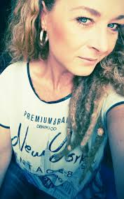 I'm curious to know how many of you have your dreadlocks for spiritual  reasons? Also related to that how many are subsequently also vegan? 🙂❤️  here me and my locks❤️