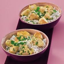 Appreciez Nos Delicieux Repas Sur 11 Reproduisez La Recette Poulet Au Curry Express Et Nouilles Thai Et Dec En 2020 Recette Recette Poulet Curry Recette Peu Calorique