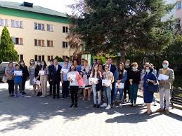 Avem locuri de munca valabile in depozitele amazon si tesco. Titu Elevii PrezenÈ›i La Olimpiade È™i Profesorii Coordonatori PremiaÈ›i De PrimÄƒria È™i Consiliul Local